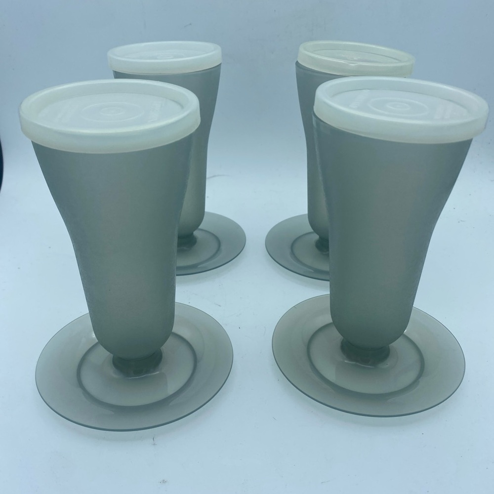 4 VTG Tupperware Smoke grey  Parfait Dessert Cups plastic cups w/ Lids